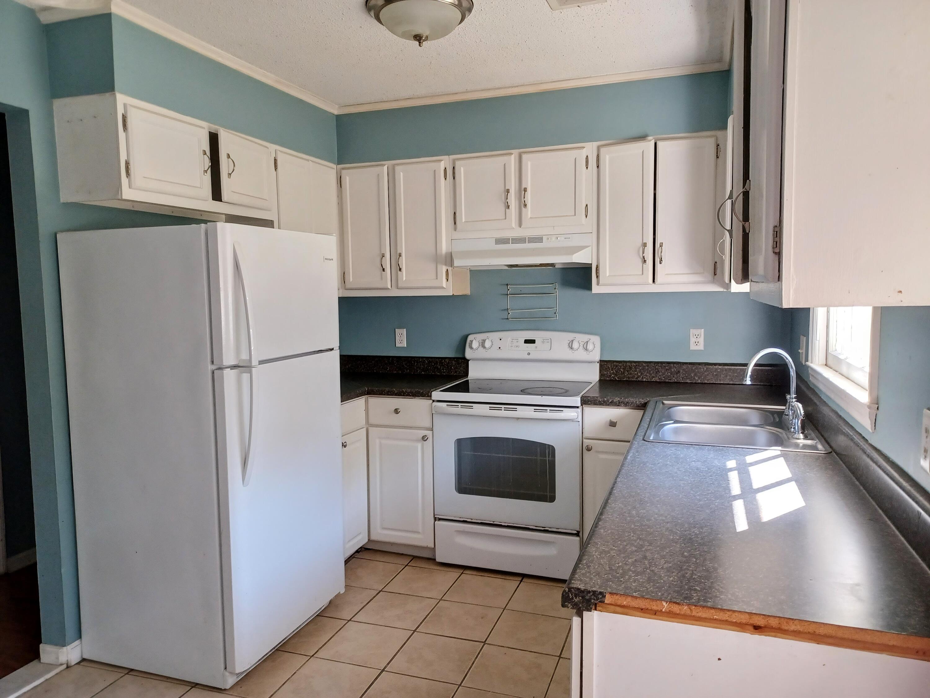 620 Beauregard Road Summerville, SC 29486 - Photo 4 of 7 620 Beauregard Rd