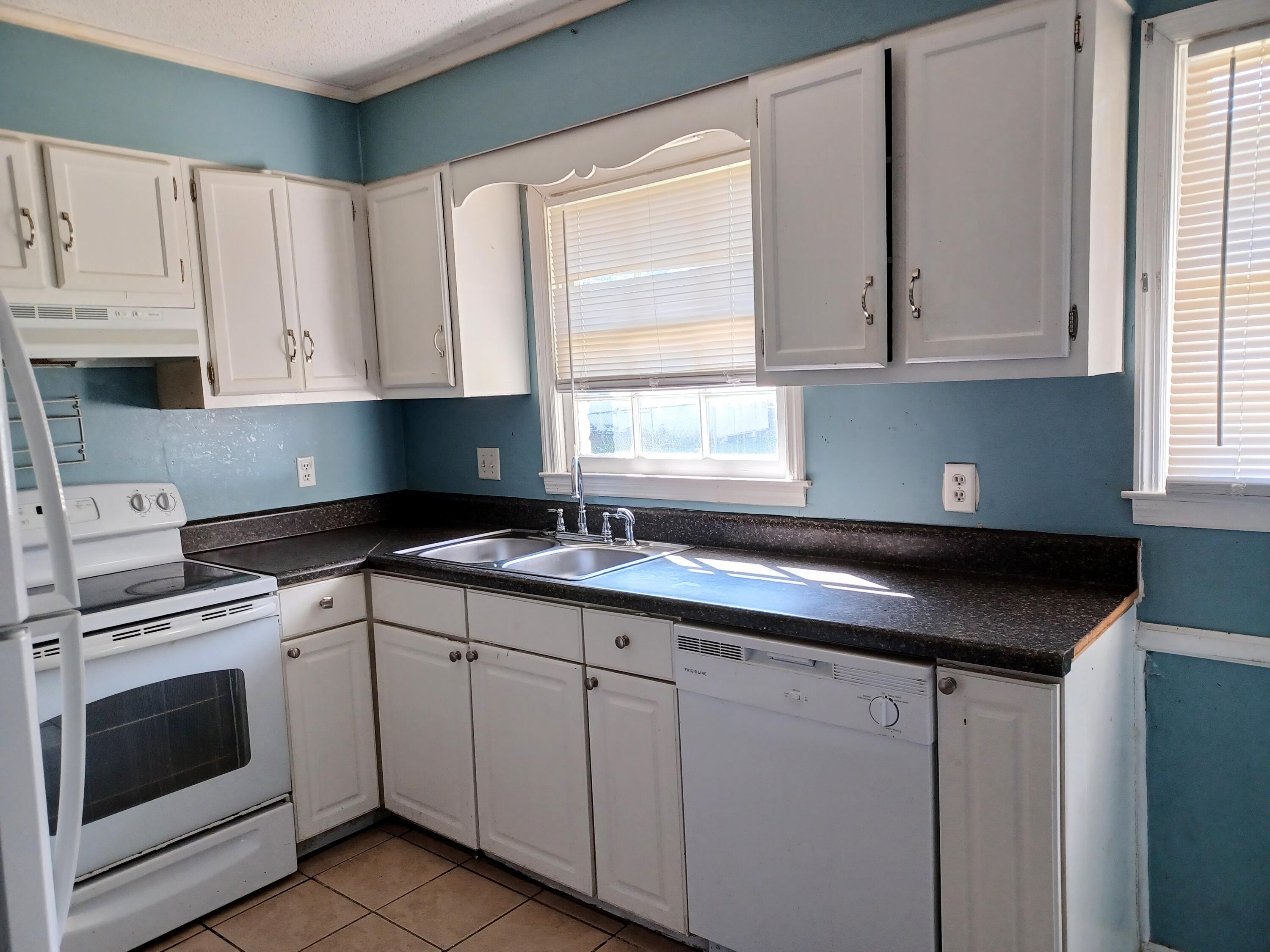 620 Beauregard Road Summerville, SC 29486 - Photo 5 of 7 620 Beauregard Rd