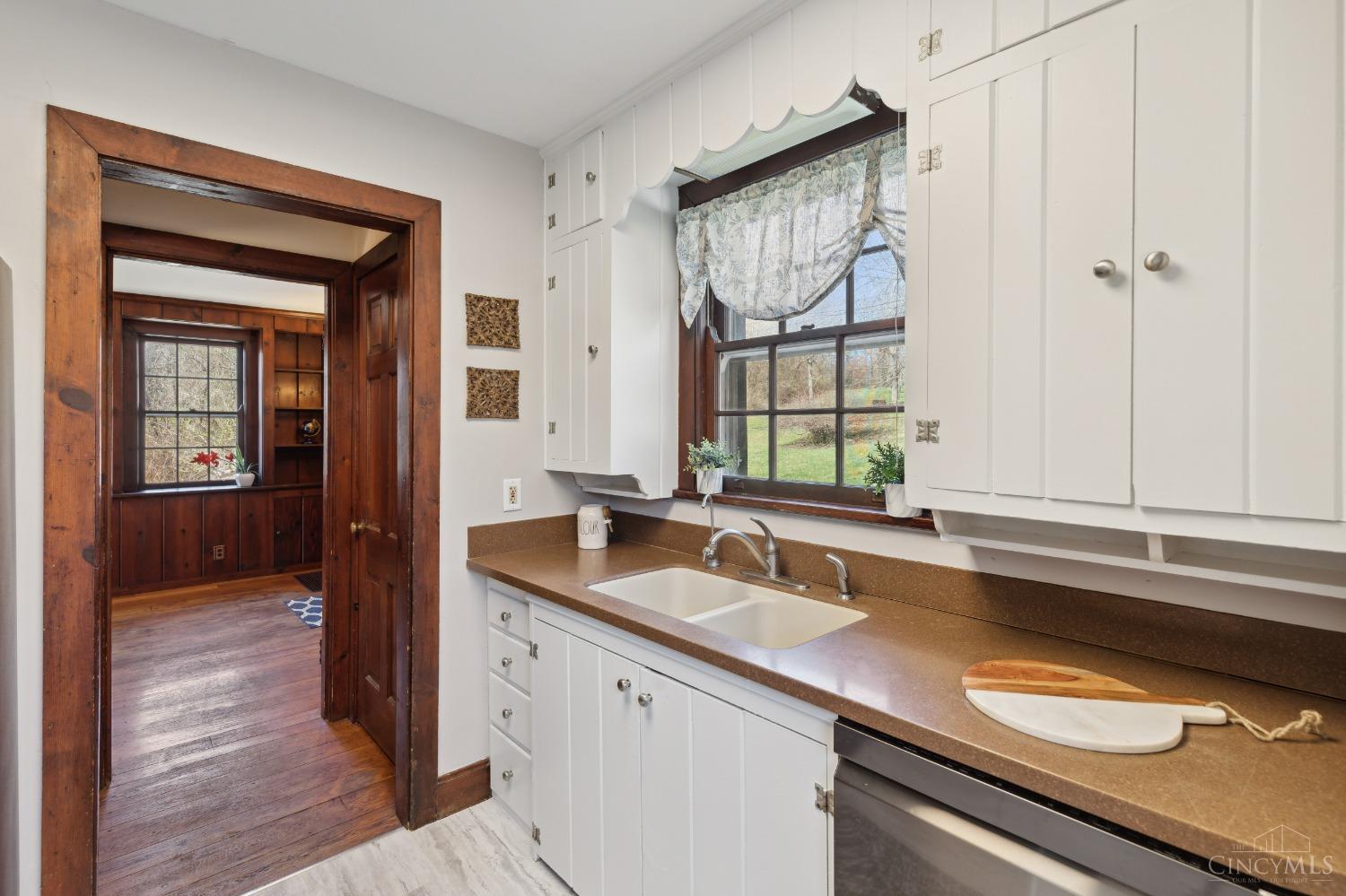 293 Bonham Road Cincinnati, OH 45215 - Photo 10 of 35 Gallery Image 10