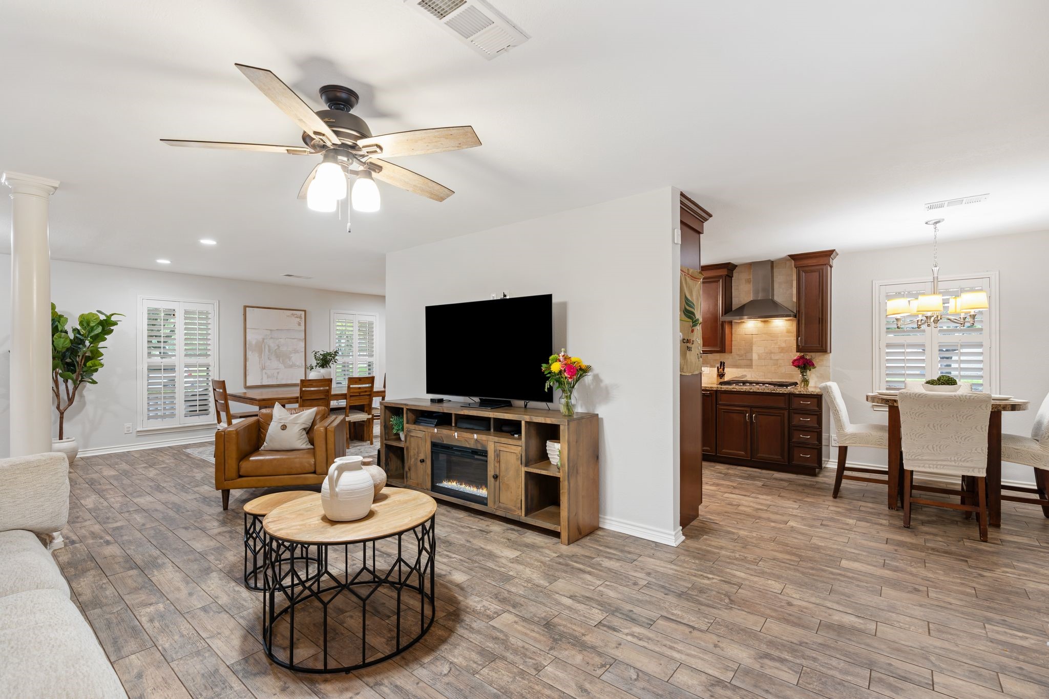 5658 Cartagena Street Houston, TX 77035 - Photo 33 of 33 The open floor plan makes it easy for entertaining and easy living.