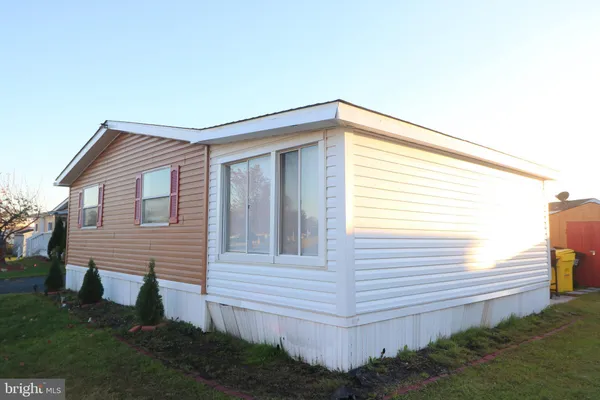 a view of house with backyard