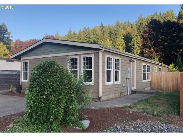 12 Southwest Ruckel Street Cascade Locks, OR 97014 - Photo 2 of 28