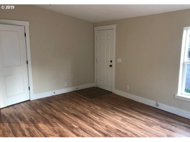 12 Southwest Ruckel Street Cascade Locks, OR 97014 - Photo 3 of 28