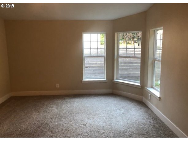 12 Southwest Ruckel Street Cascade Locks, OR 97014 - Photo 7 of 28