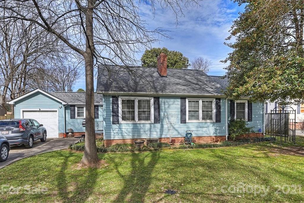 a view of house with backyard