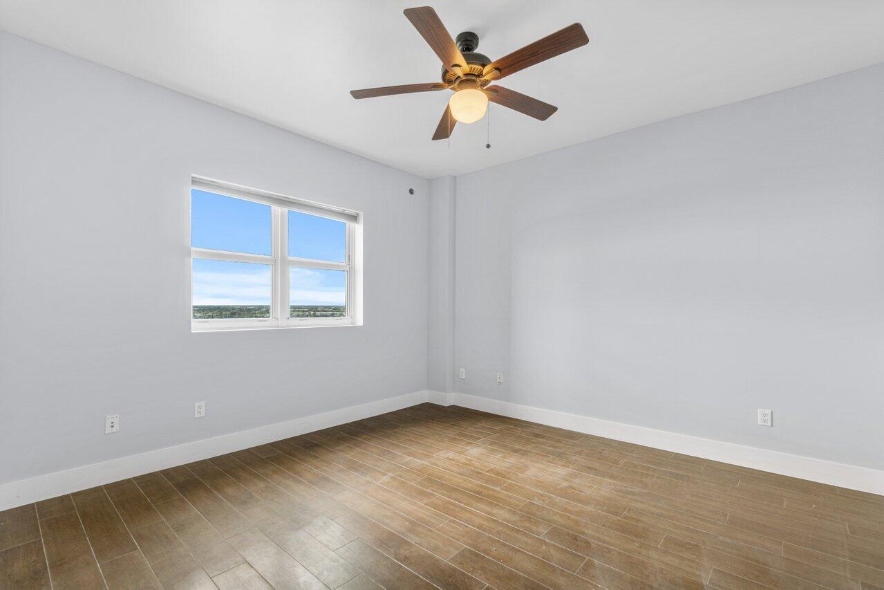 2650 Lake Shore Drive, Unit 2001 Riviera Beach, FL 33404 - Photo 19 of 49 Guestroom