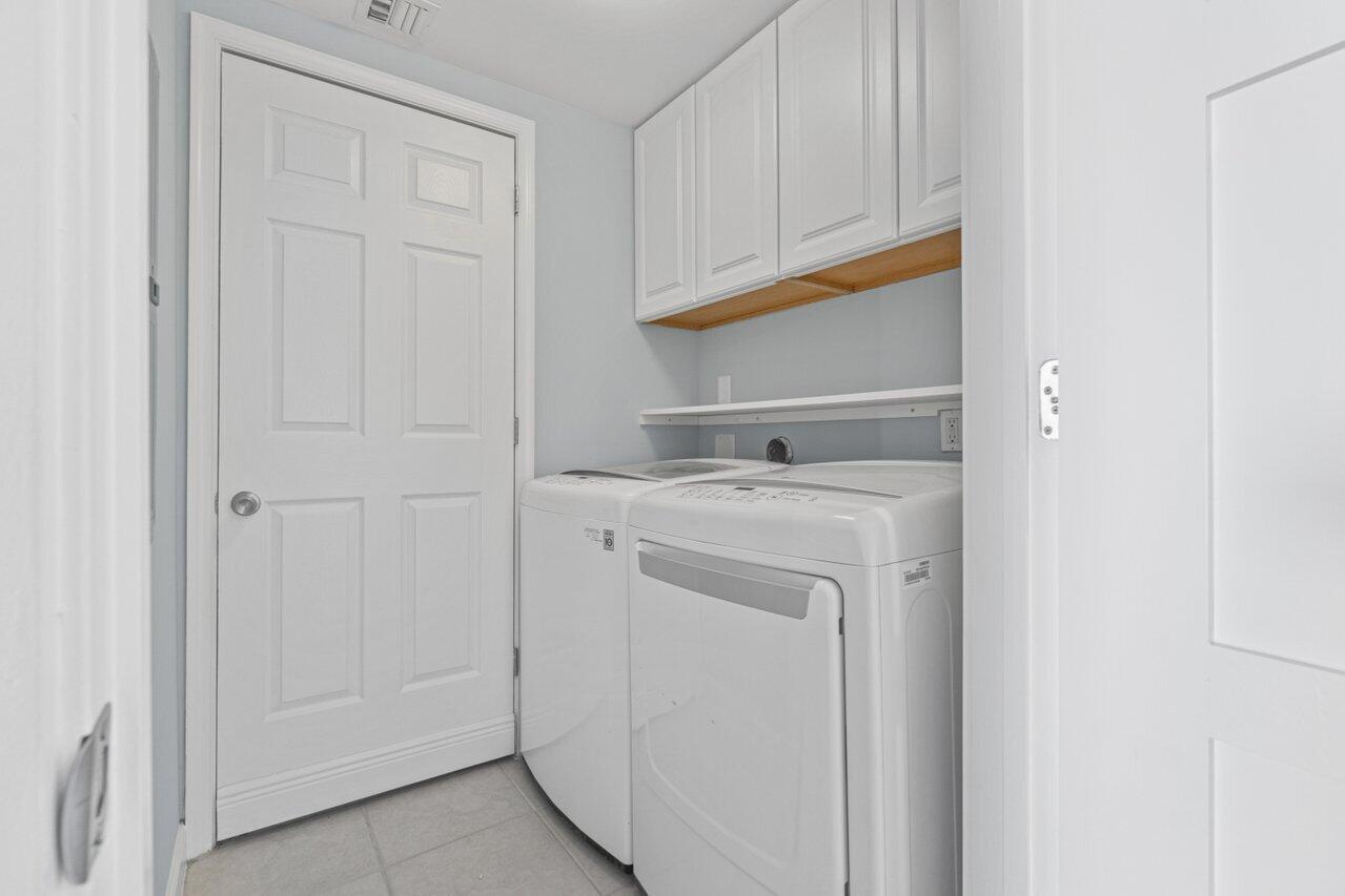 2650 Lake Shore Drive, Unit 2001 Riviera Beach, FL 33404 - Photo 21 of 49 Laundry Room