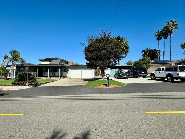 $955,000 | 880 Crest View Road, Vista, CA 92081