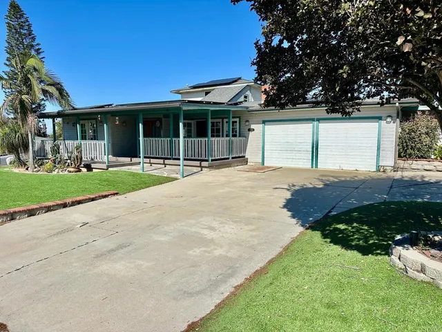 $955,000 | 880 Crest View Road, Vista, CA 92081