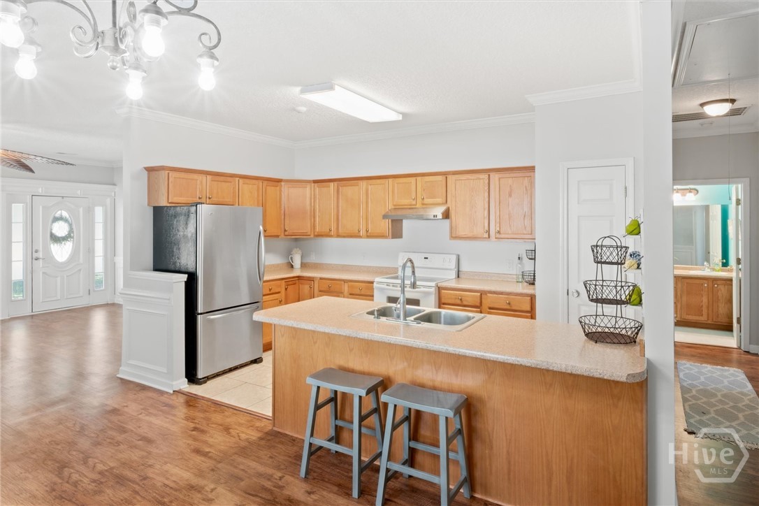 83 Fellwood Drive Rincon, GA 31326 - Photo 14 of 40 Spacious peninsula with eating bar.