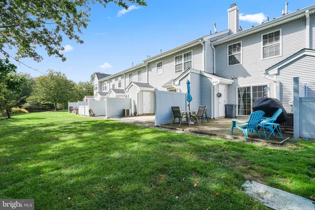 a view of a house with backyard and porch