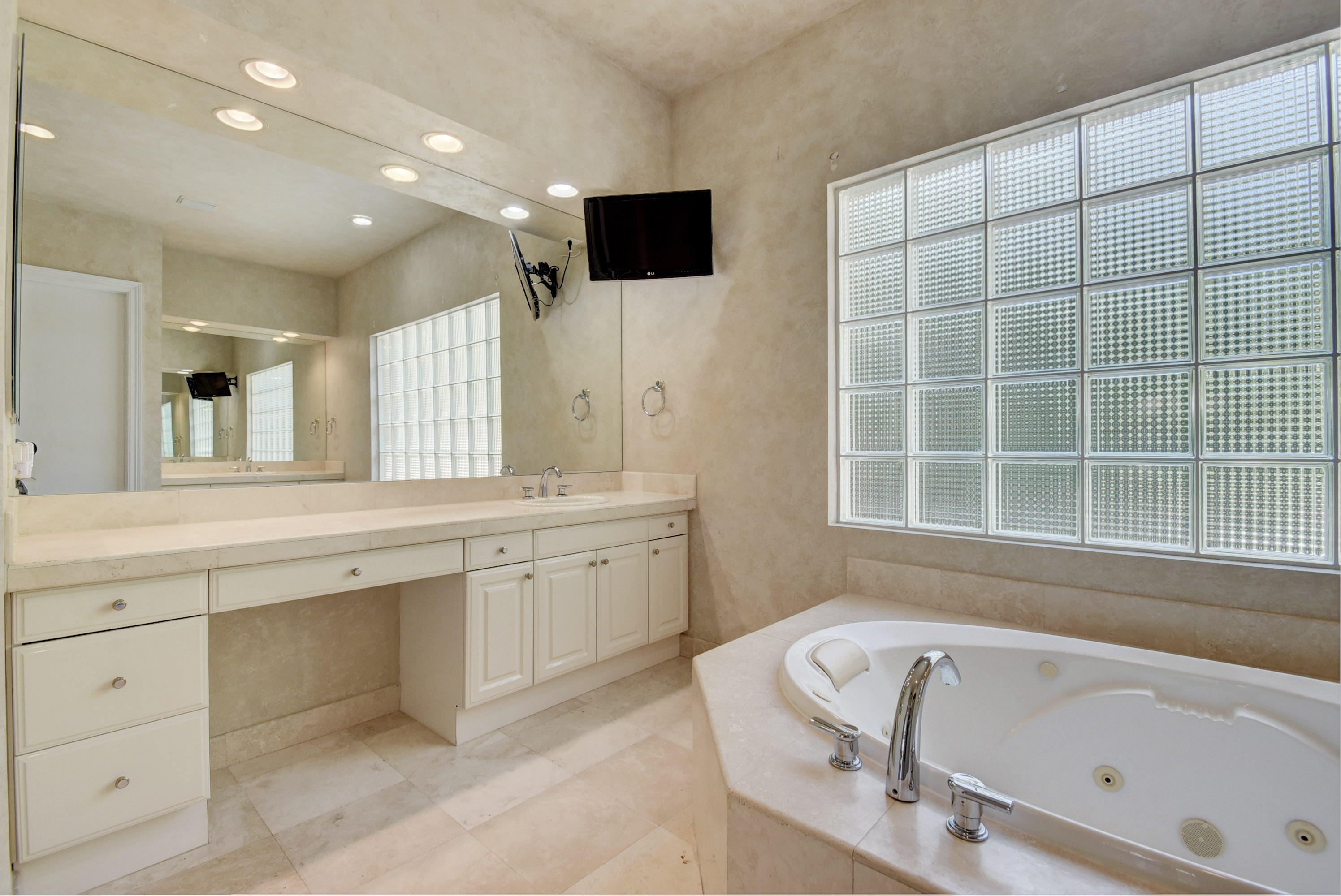 6501 Northwest 39th Terrace Boca Raton, FL 33496 - Photo 16 of 30 Master Bath