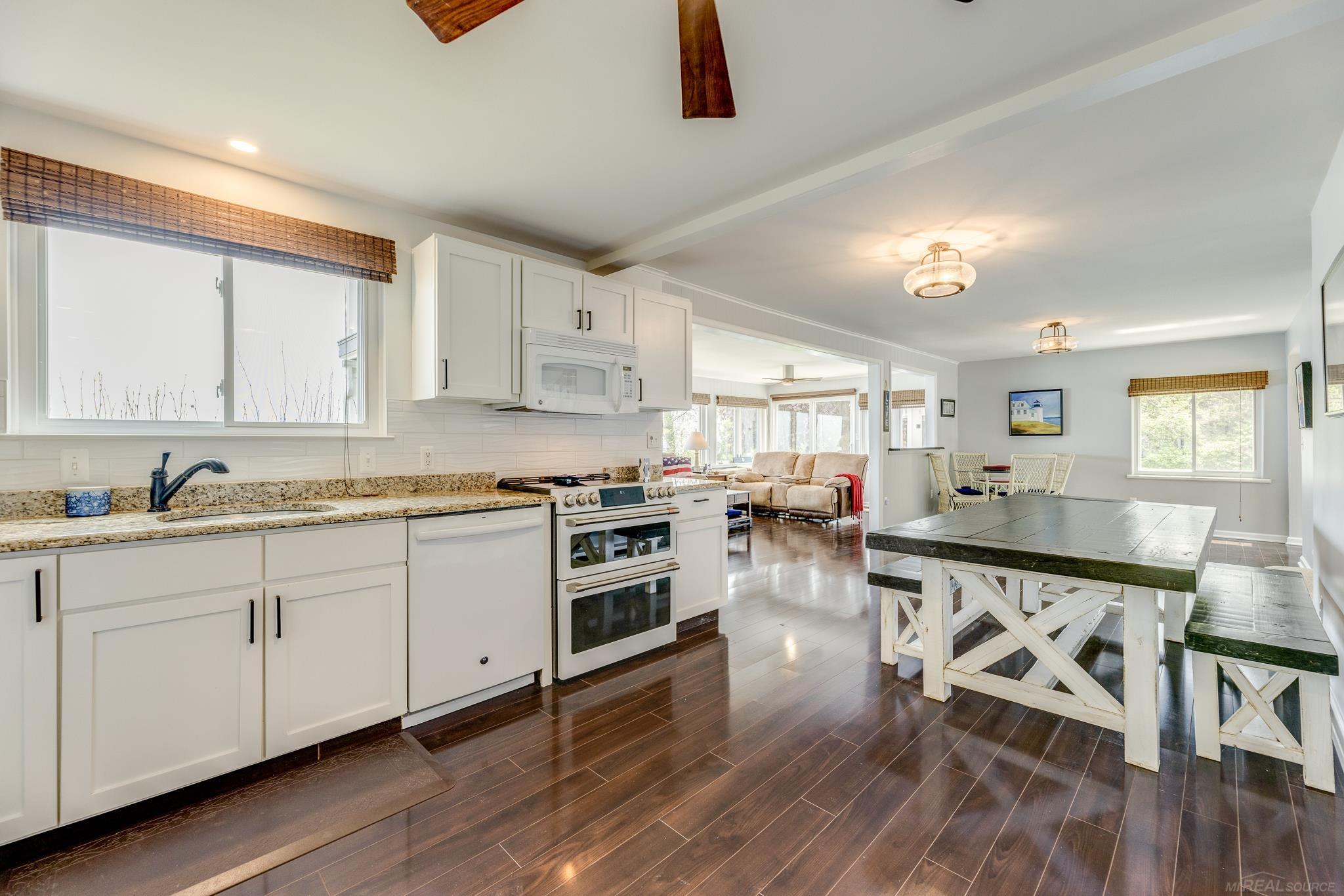 2012 North Lakeshore Road Carsonville, MI 48419 - Photo 26 of 90 50110593-26.JPG