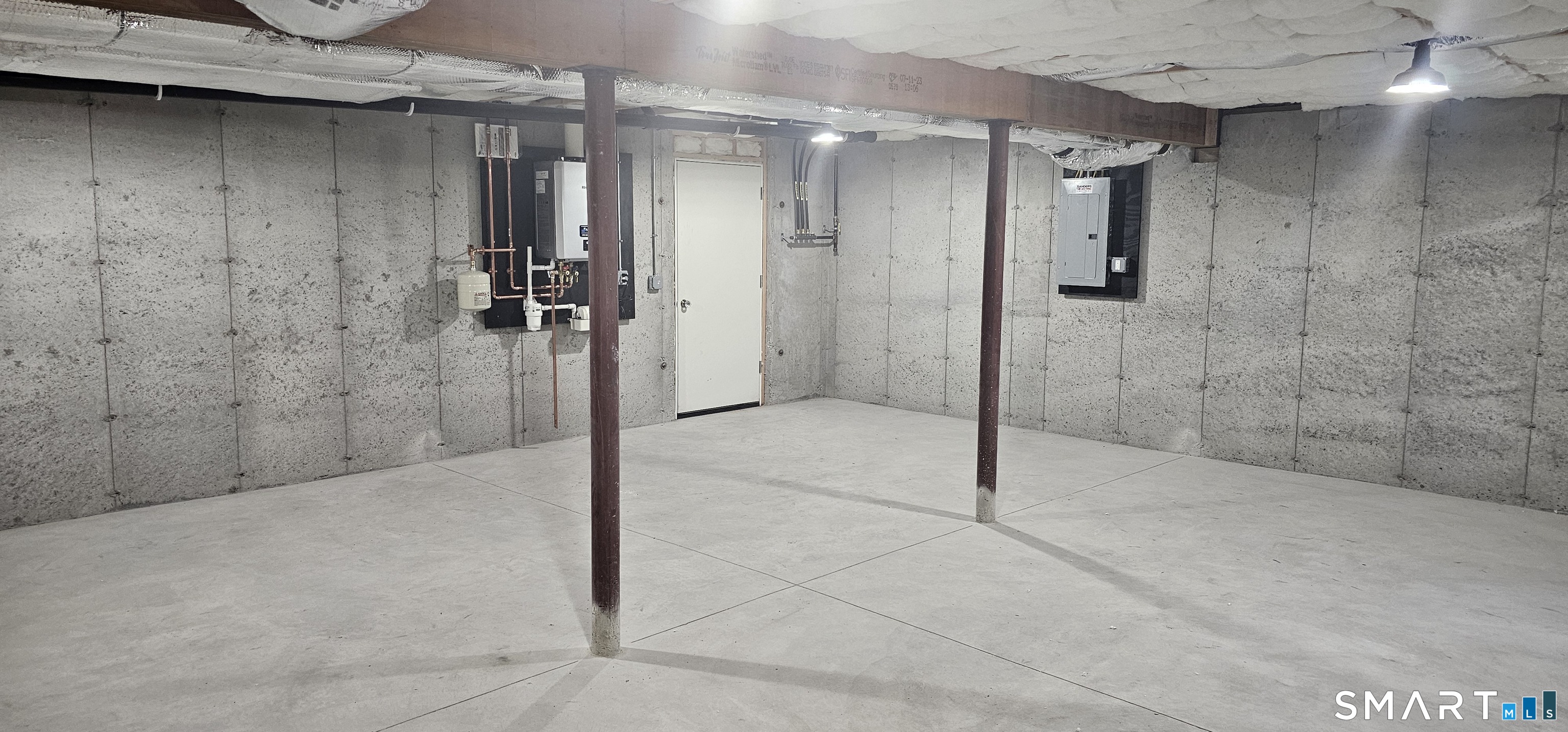 23 Ivy Hill Road, Unit 23 Waterford, CT 06385 - Photo 25 of 28 a bathroom with a glass shower door