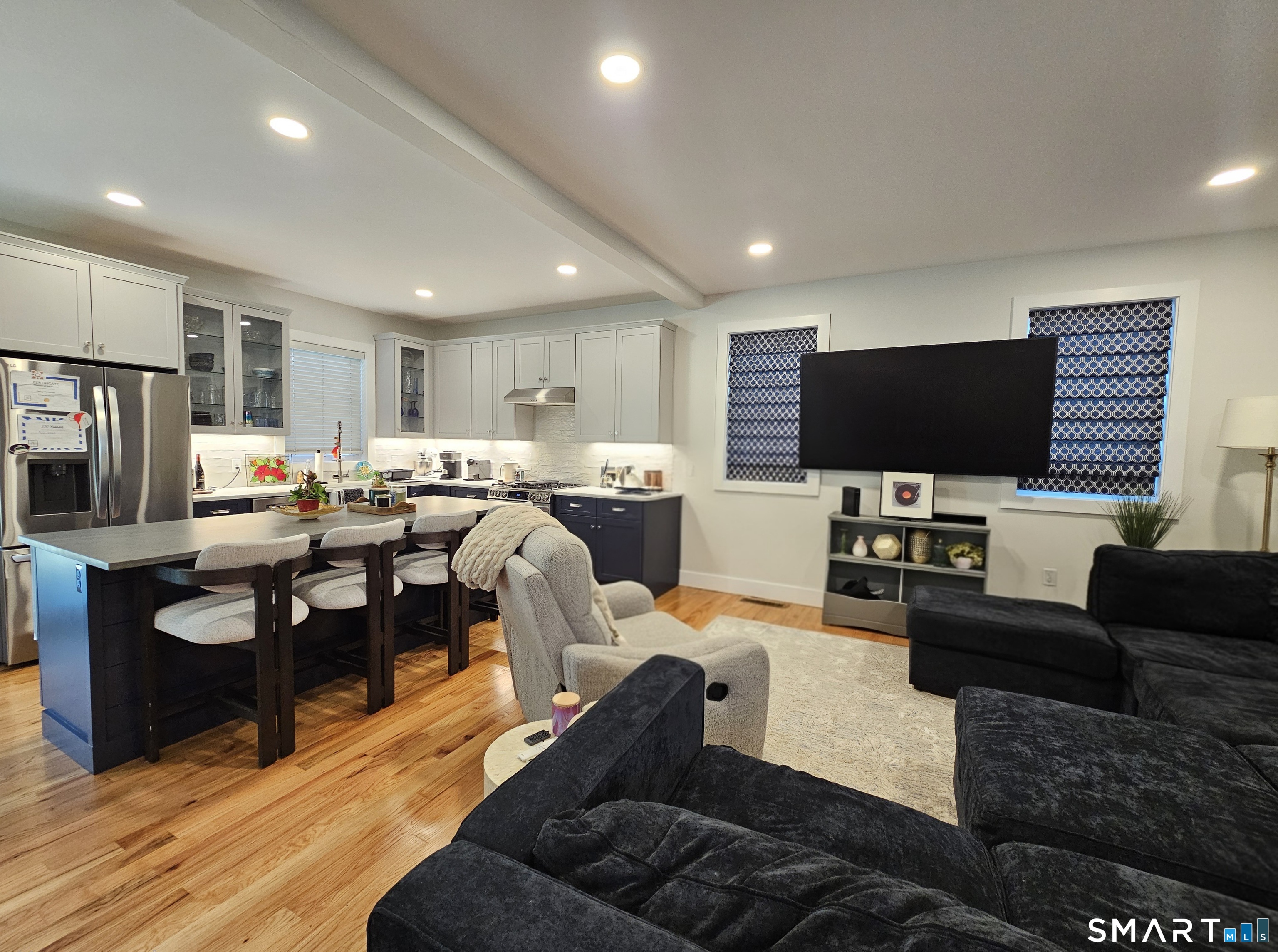 23 Ivy Hill Road, Unit 23 Waterford, CT 06385 - Photo 5 of 28 a living room with furniture and a flat screen tv