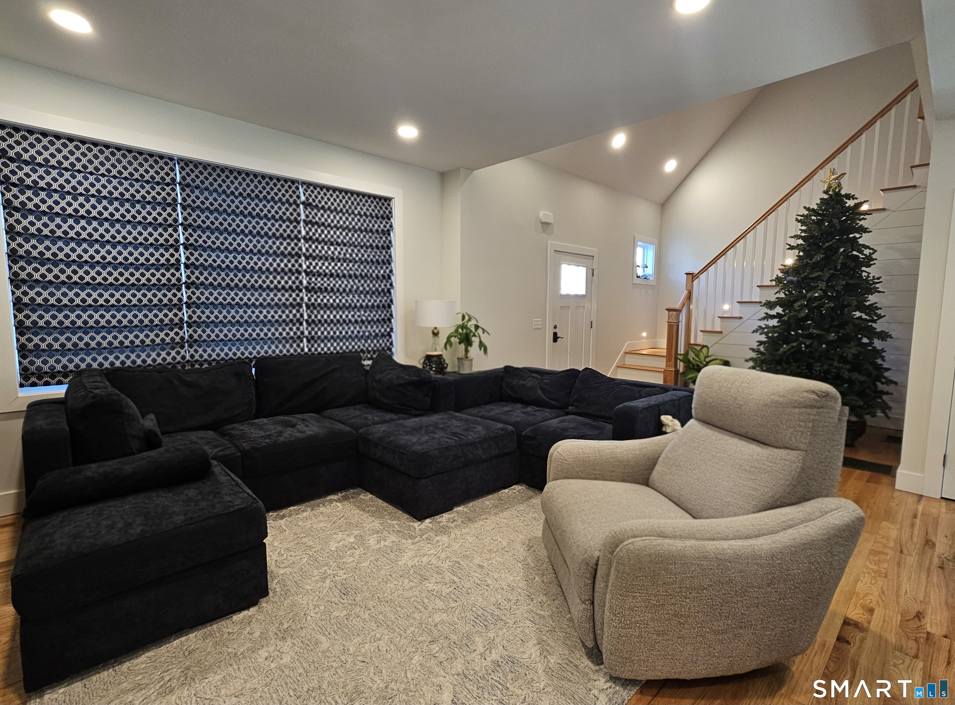 23 Ivy Hill Road, Unit 23 Waterford, CT 06385 - Photo 9 of 28 a living room with furniture and a potted plant