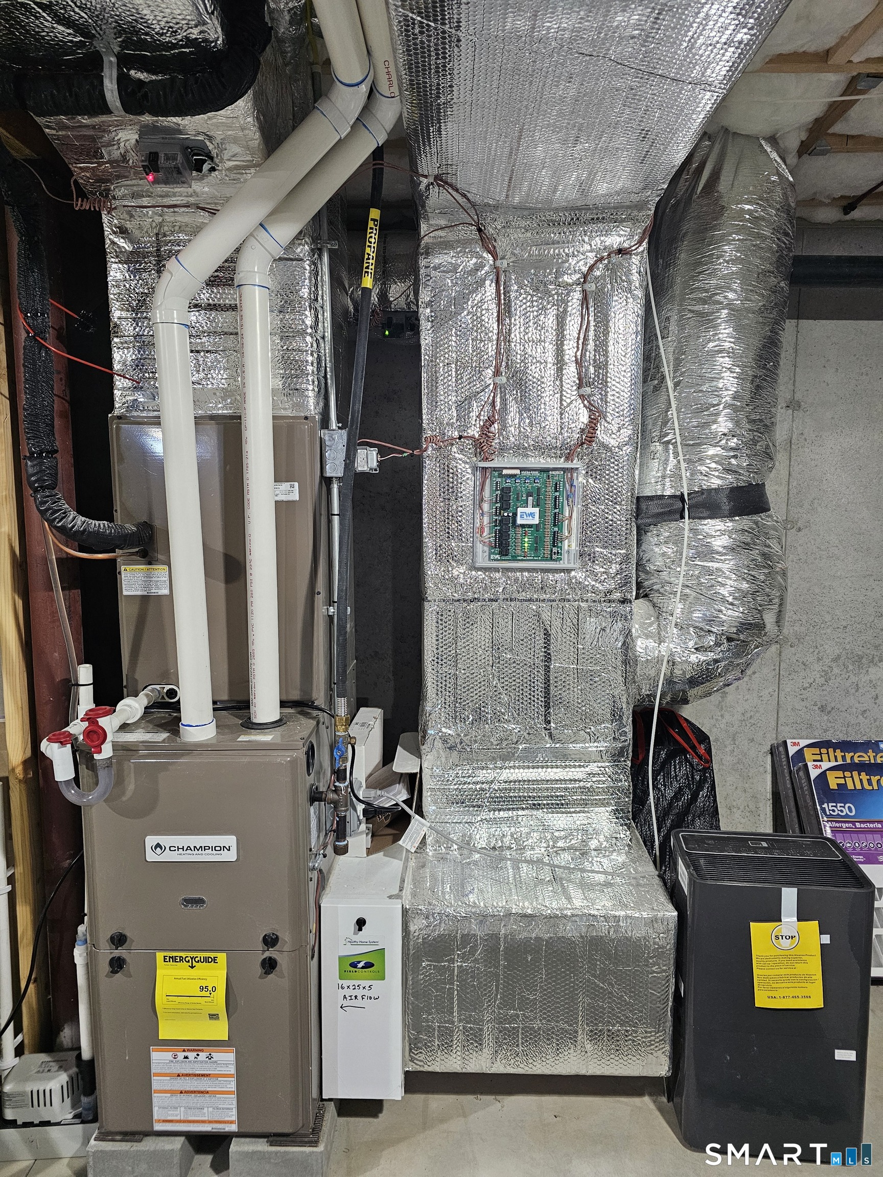 23 Ivy Hill Road, Unit 23 Waterford, CT 06385 - Photo 10 of 28 a bathroom with a sink mirror and vanity