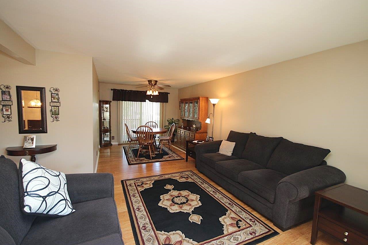 102 Villa Road Streamwood, IL 60107 - Photo 3 of 23 Gallery Image 3