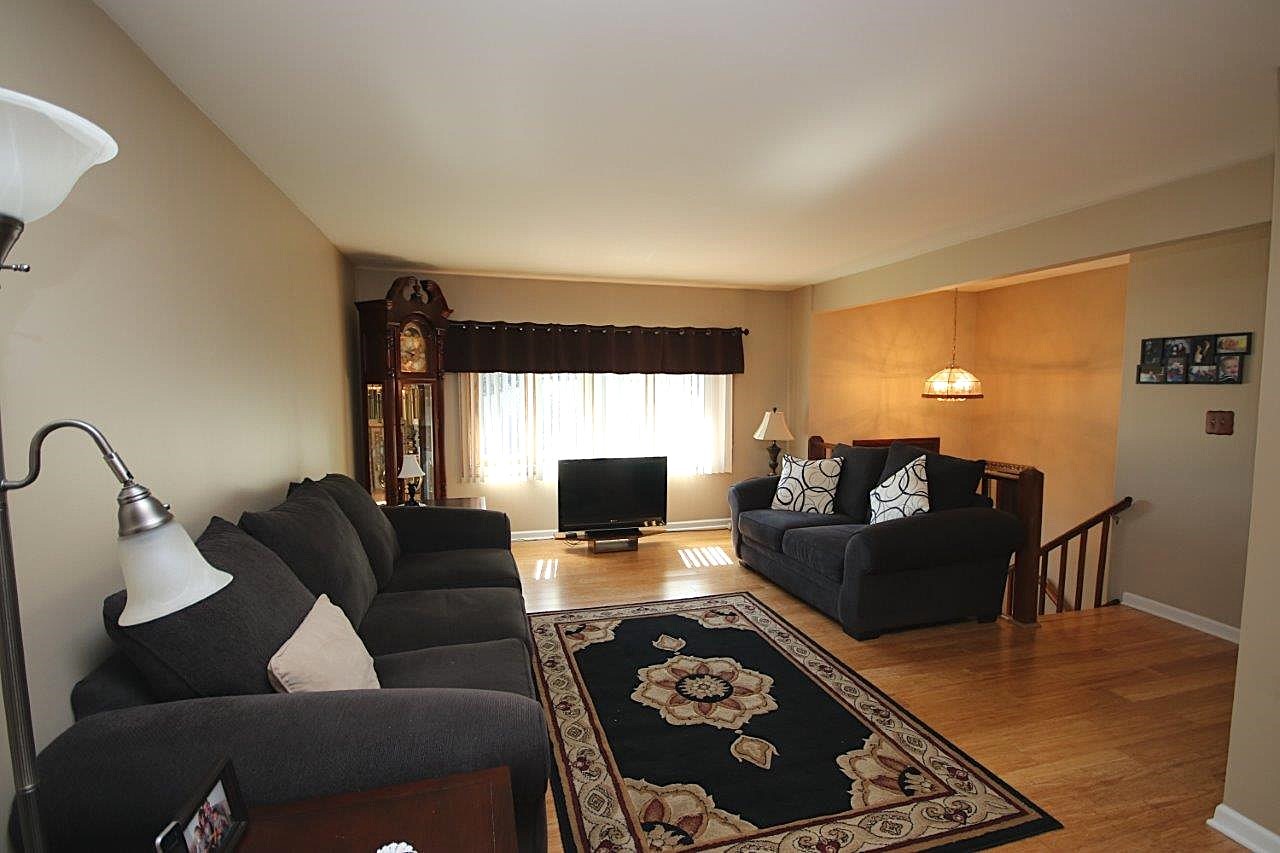 102 Villa Road Streamwood, IL 60107 - Photo 4 of 23 Gallery Image 4