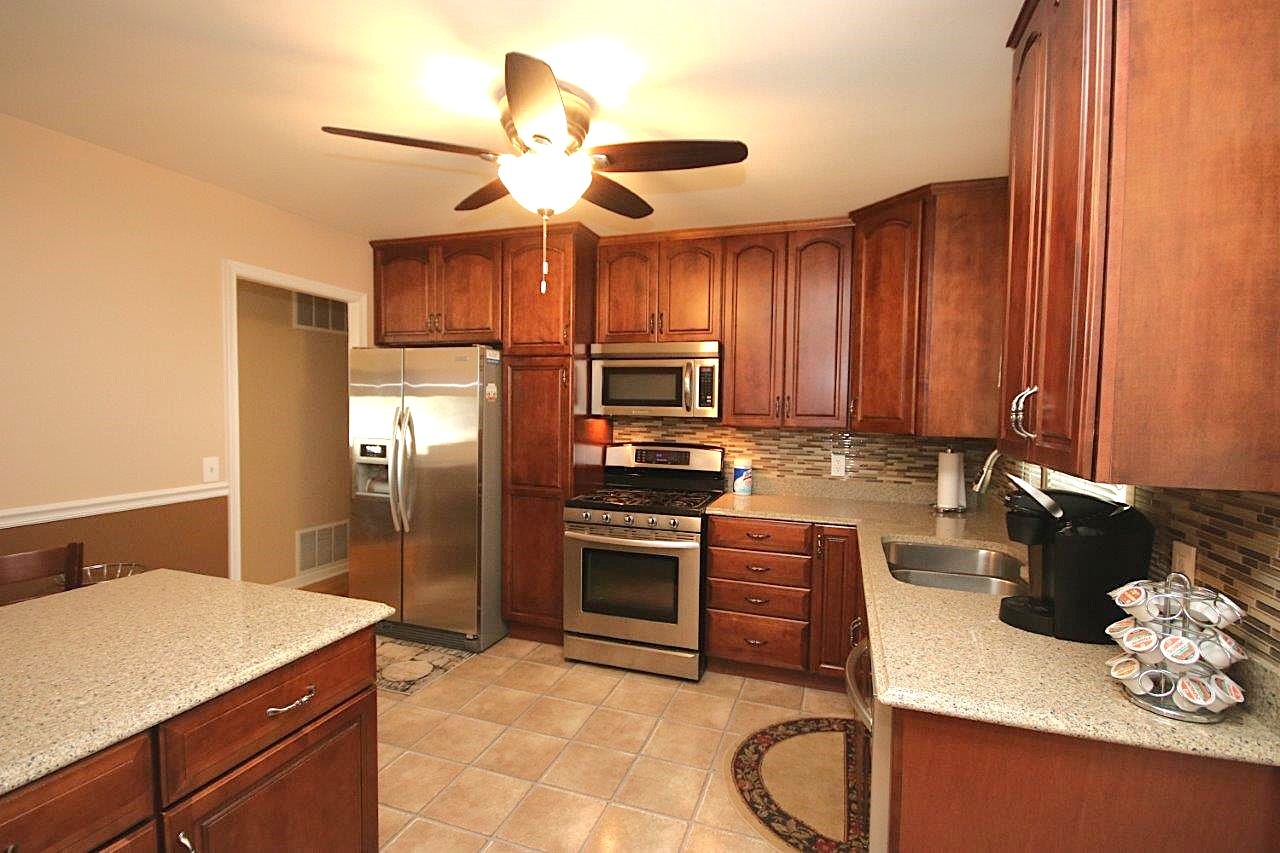 102 Villa Road Streamwood, IL 60107 - Photo 7 of 23 Gallery Image 7