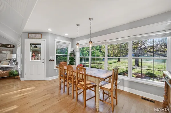 $549,900 | 23233 Paradise Drive, Lebanon, MO 65536