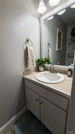 $549,900 | 23233 Paradise Drive, Lebanon, MO 65536