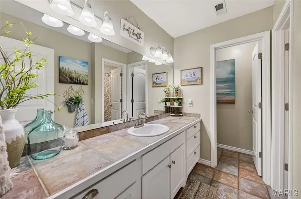 $549,900 | 23233 Paradise Drive, Lebanon, MO 65536