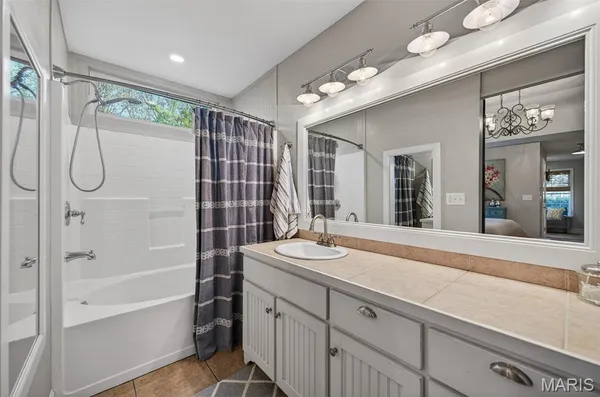 $549,900 | 23233 Paradise Drive, Lebanon, MO 65536