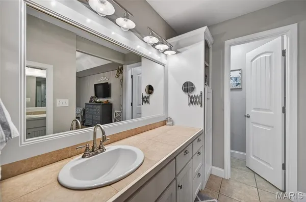 $549,900 | 23233 Paradise Drive, Lebanon, MO 65536