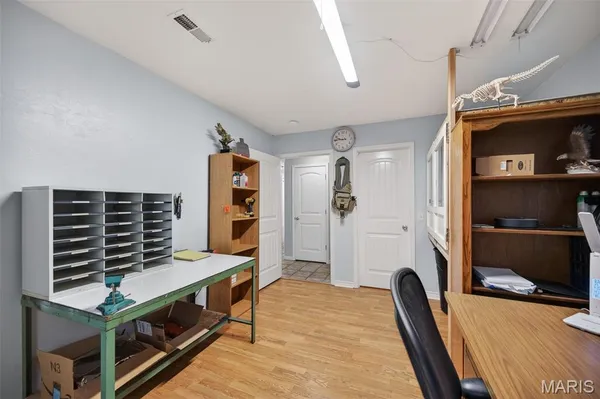 $549,900 | 23233 Paradise Drive, Lebanon, MO 65536