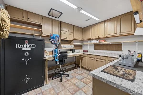 $549,900 | 23233 Paradise Drive, Lebanon, MO 65536