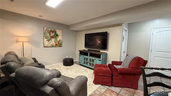 $549,900 | 23233 Paradise Drive, Lebanon, MO 65536