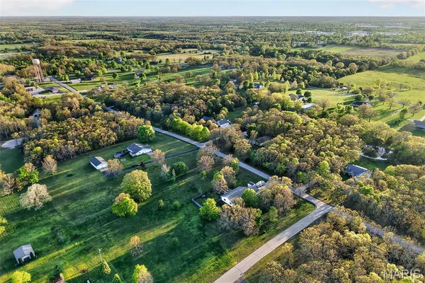 $549,900 | 23233 Paradise Drive, Lebanon, MO 65536