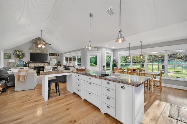 $549,900 | 23233 Paradise Drive, Lebanon, MO 65536