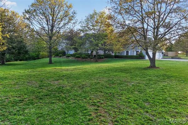 $549,900 | 23233 Paradise Drive, Lebanon, MO 65536