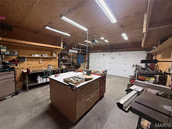 $549,900 | 23233 Paradise Drive, Lebanon, MO 65536