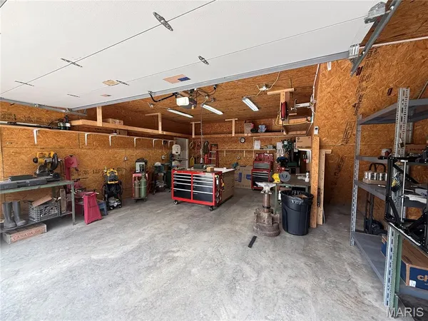 $549,900 | 23233 Paradise Drive, Lebanon, MO 65536