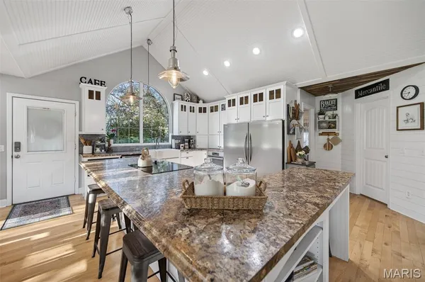 $549,900 | 23233 Paradise Drive, Lebanon, MO 65536