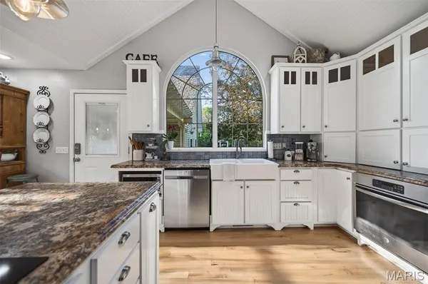 $549,900 | 23233 Paradise Drive, Lebanon, MO 65536