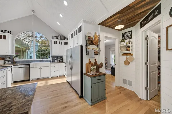 $549,900 | 23233 Paradise Drive, Lebanon, MO 65536