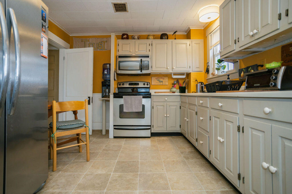 140 Maple Avenue Farmington, ME 04938 - Photo 15 of 63 taylor-kaminsky-photo-13