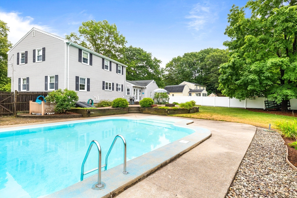 4 Aldrich Road Foxboro, MA 02035 - Photo 5 of 40 Gallery Image 5