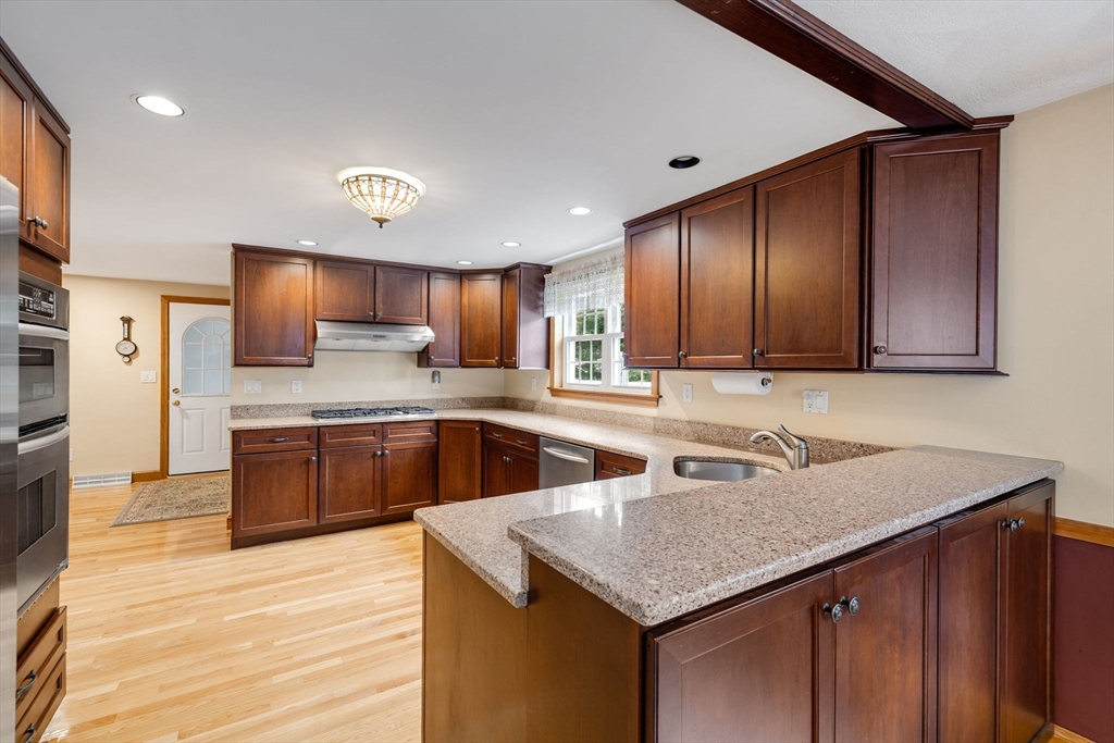 4 Aldrich Road Foxboro, MA 02035 - Photo 8 of 40 Gallery Image 8