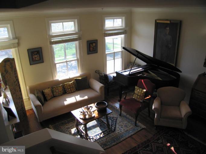 11006 Amherst Avenue Silver Spring, MD 20902 - Photo 10 of 17 Living Room