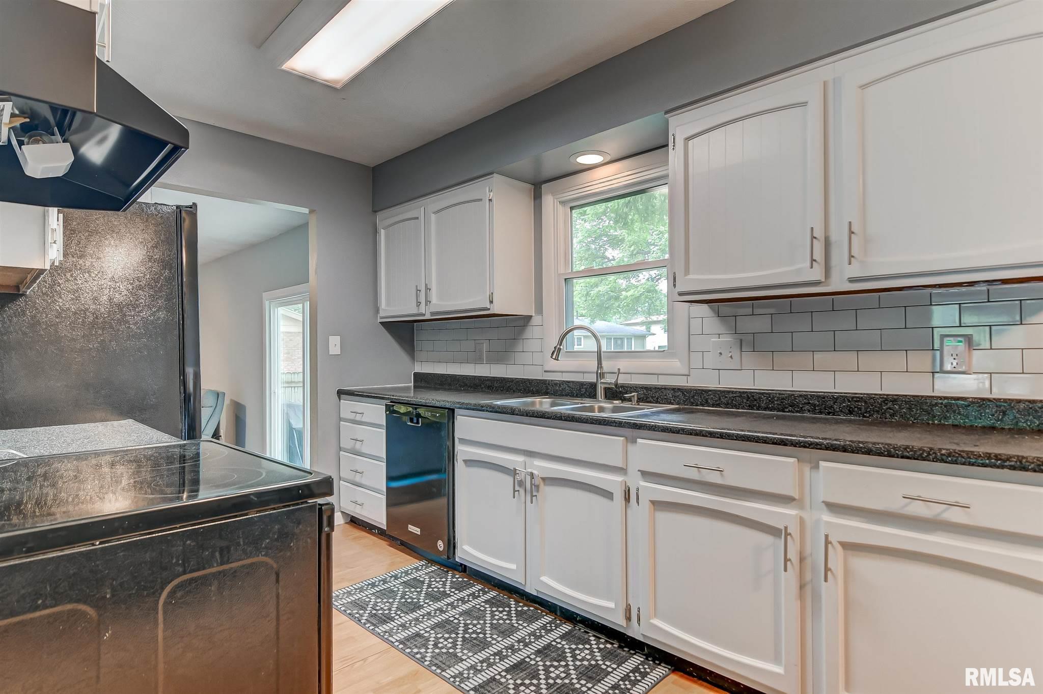 1812 East Hazel Dell Road Springfield, IL 62703 - Photo 9 of 37 Gallery Image 9