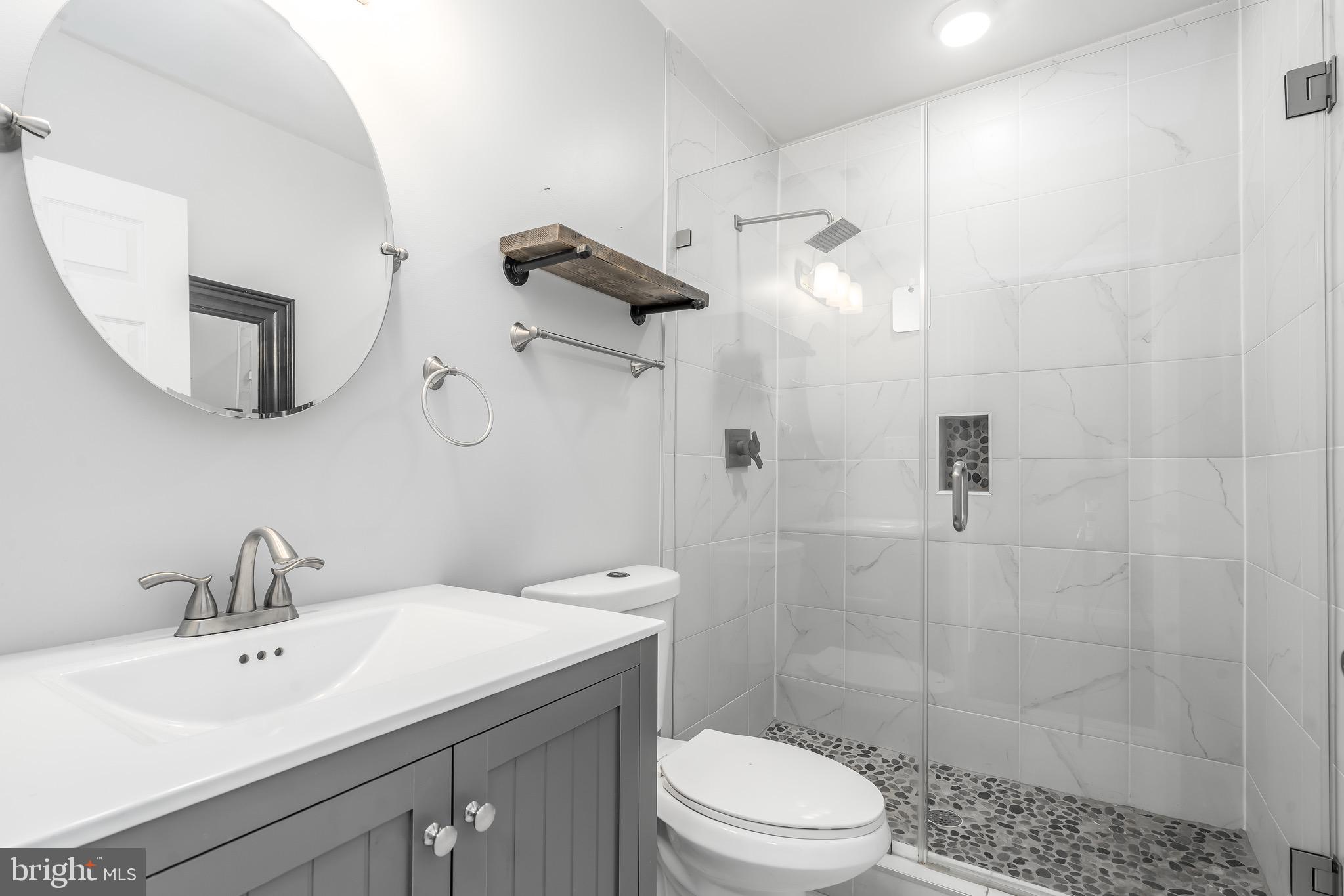 29 Q Street Northeast, Unit 2 Washington, DC 20002 - Photo 11 of 28 Full bath adjacent to bedroom 3.