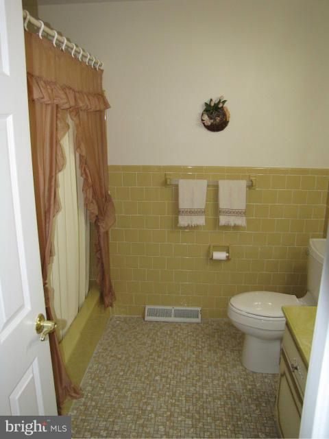 14013 Blenheim Road North Phoenix, MD 21131 - Photo 24 of 30 Full Hall Bath has a Tub