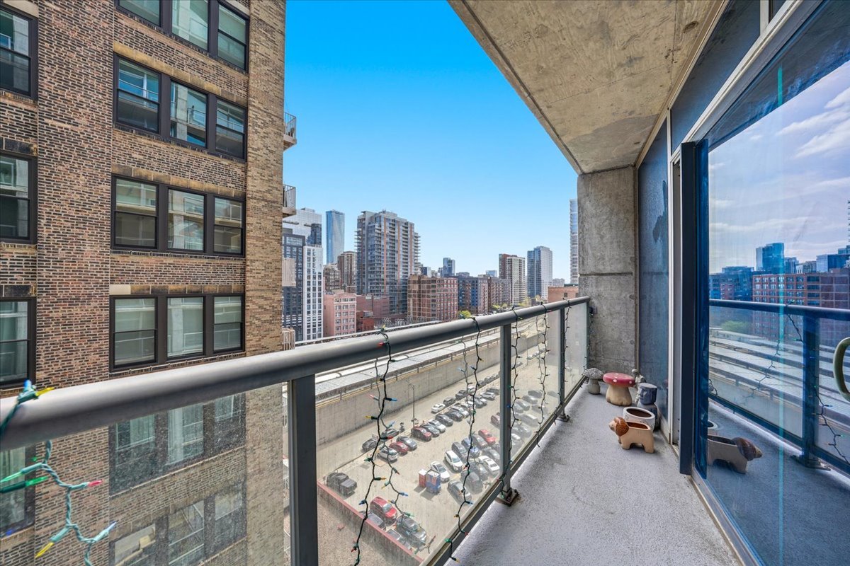 611 South Wells Street, Unit 1110 Chicago, IL 60607 - Photo 18 of 19 a view of balcony with city view