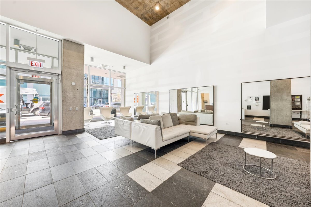 611 South Wells Street, Unit 1110 Chicago, IL 60607 - Photo 4 of 19 a living room with furniture and a couch