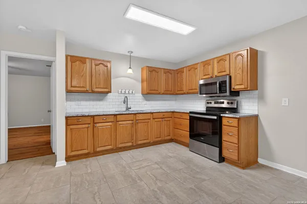 $1,895 | 9930 Trendwood, San Antonio, TX 78250